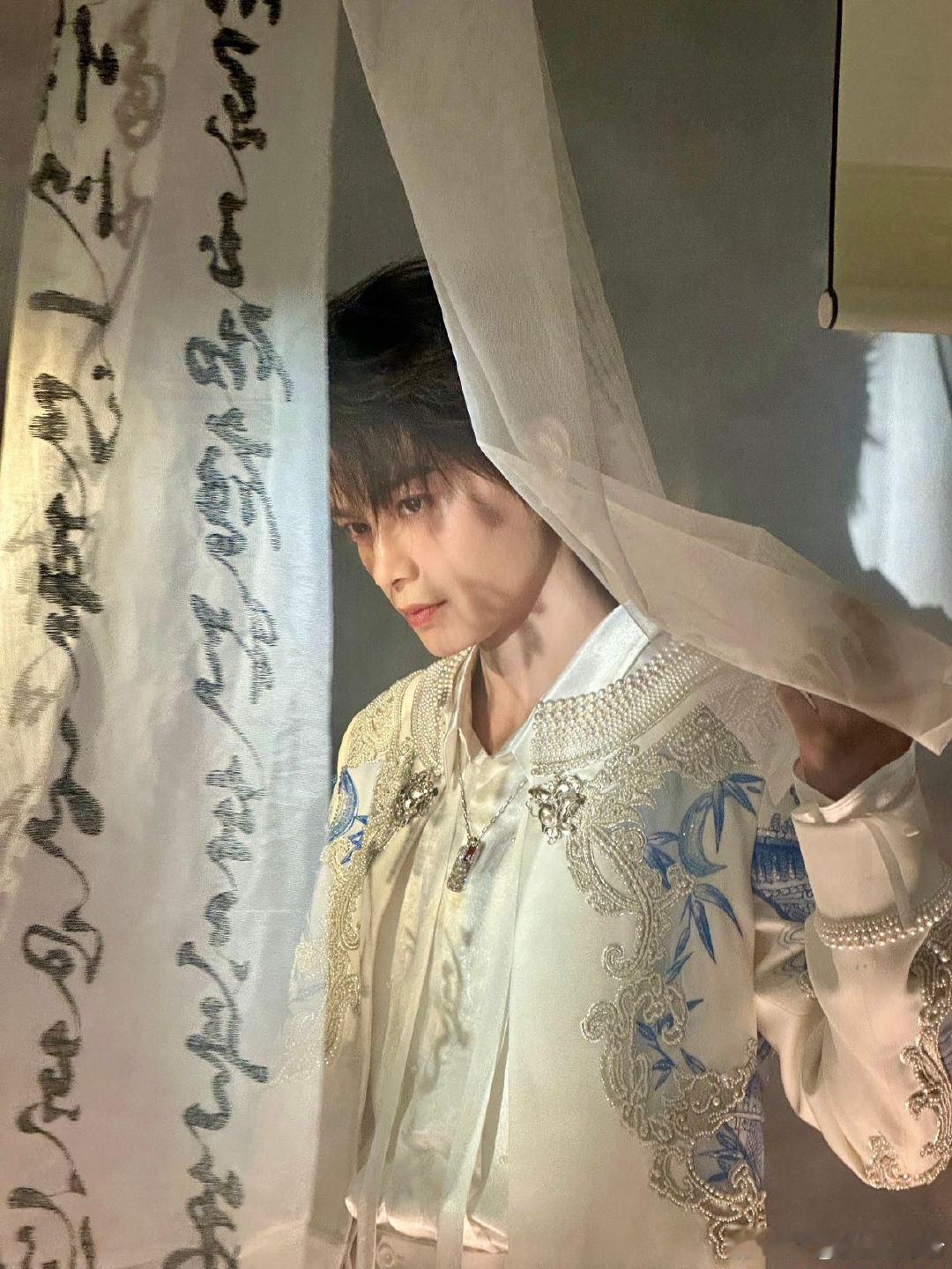 丁禹兮连眉毛都在付出   哈哈哈哈，丁禹兮这付出型人格真是太逗了！他真的是那种不