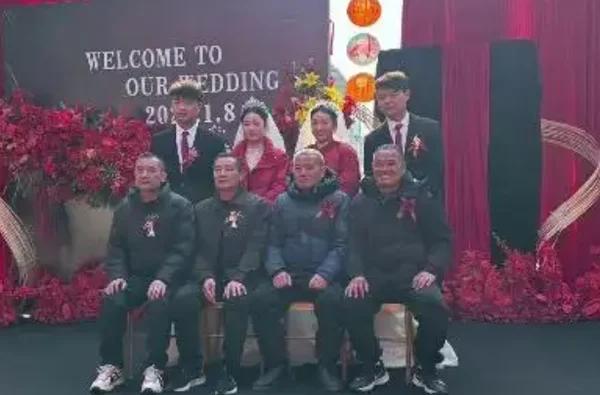 祝贺 双胞胎姊妹花情定邻镇双胞胎兄弟，双方大伯、二伯也是双胞胎。 中国安徽省临泉