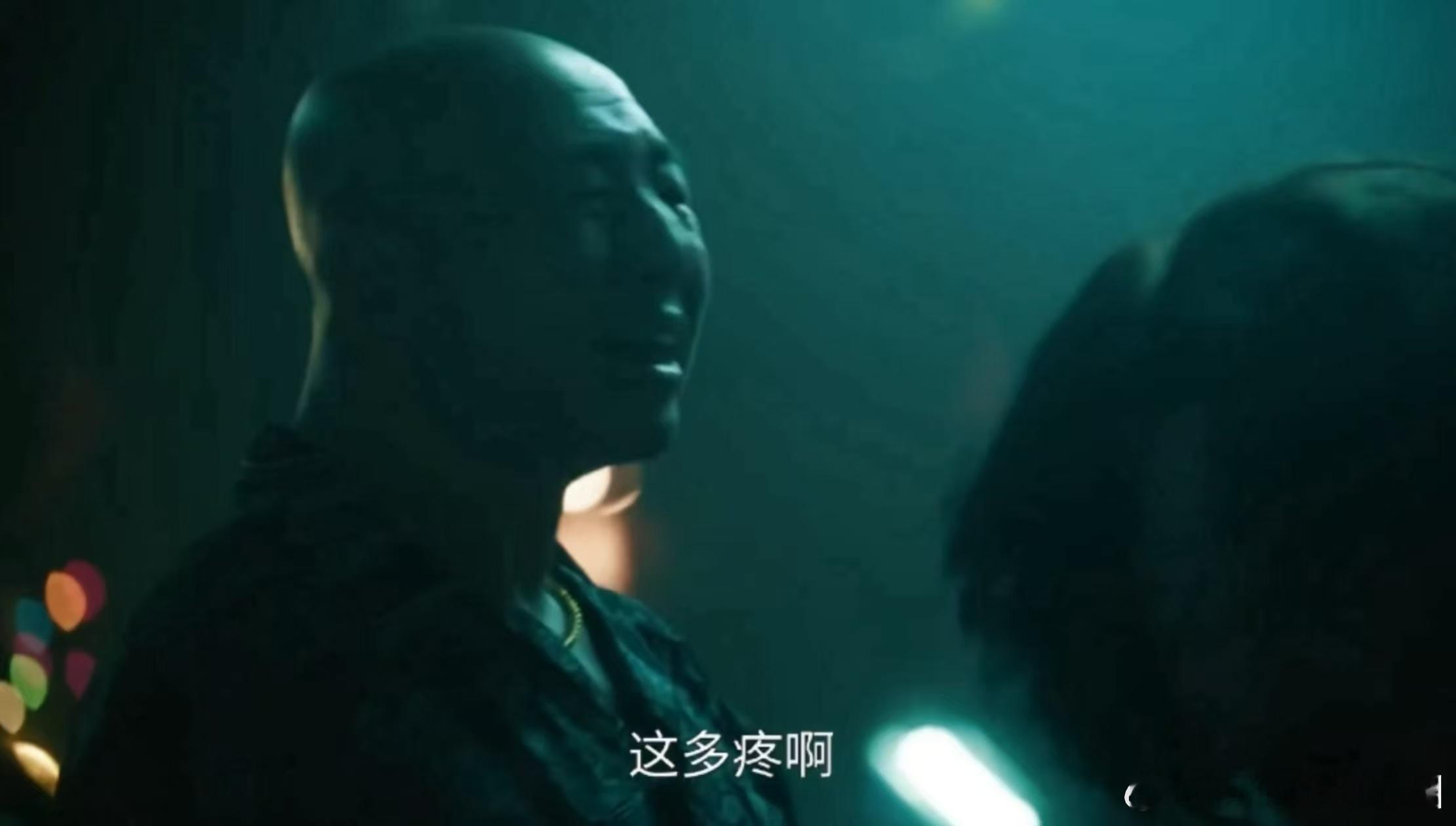 谁让周晓鸥这么演反派的 看着孟汉丘抱着胳膊，嘴角带笑地看着金双喜被打，那副云淡风