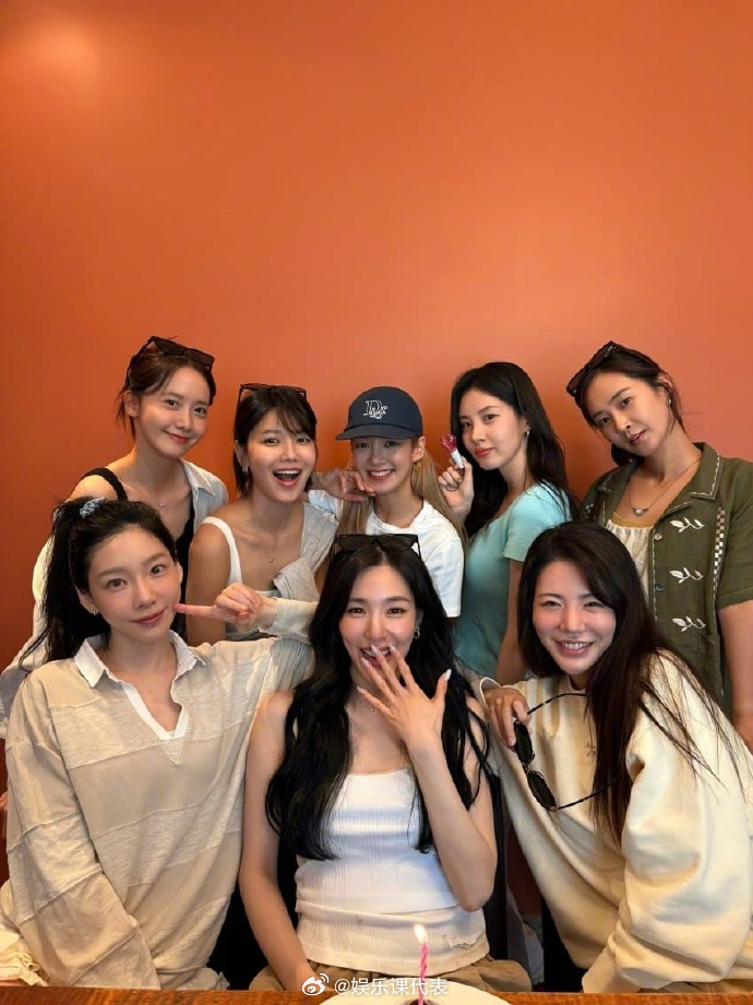今天是少女时代出道18周年 永远的少女时代，18周年快乐！ ​​​