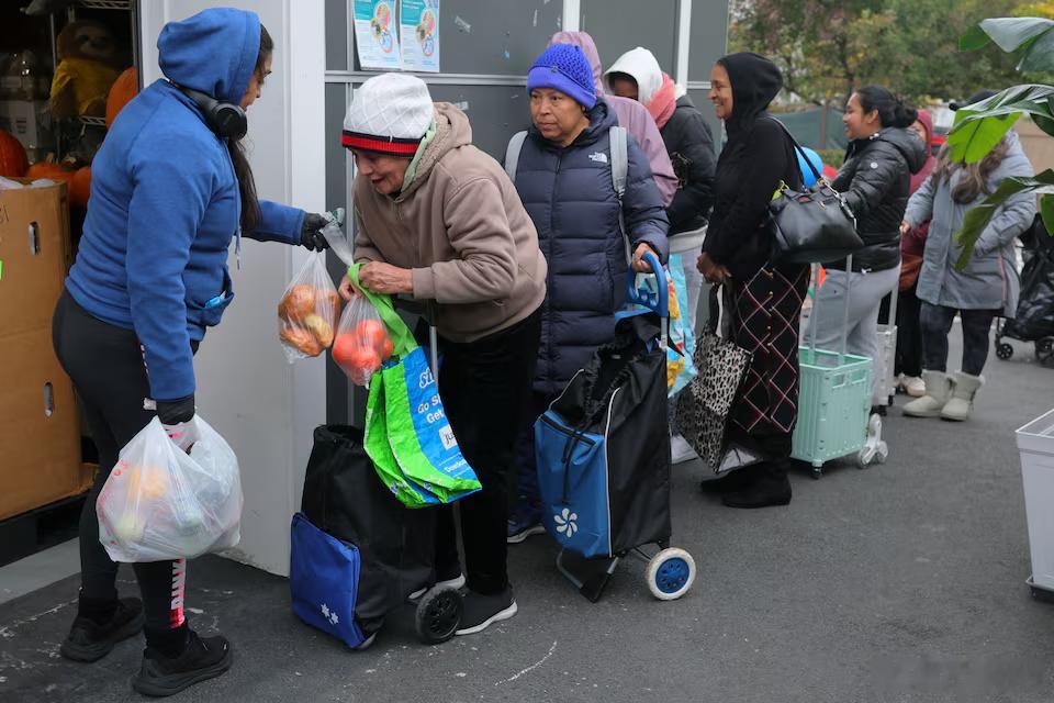 随着美国食品券援助到期，大多数州无力填补这一缺口对于田纳西州查塔努加的罗马·哈蒙
