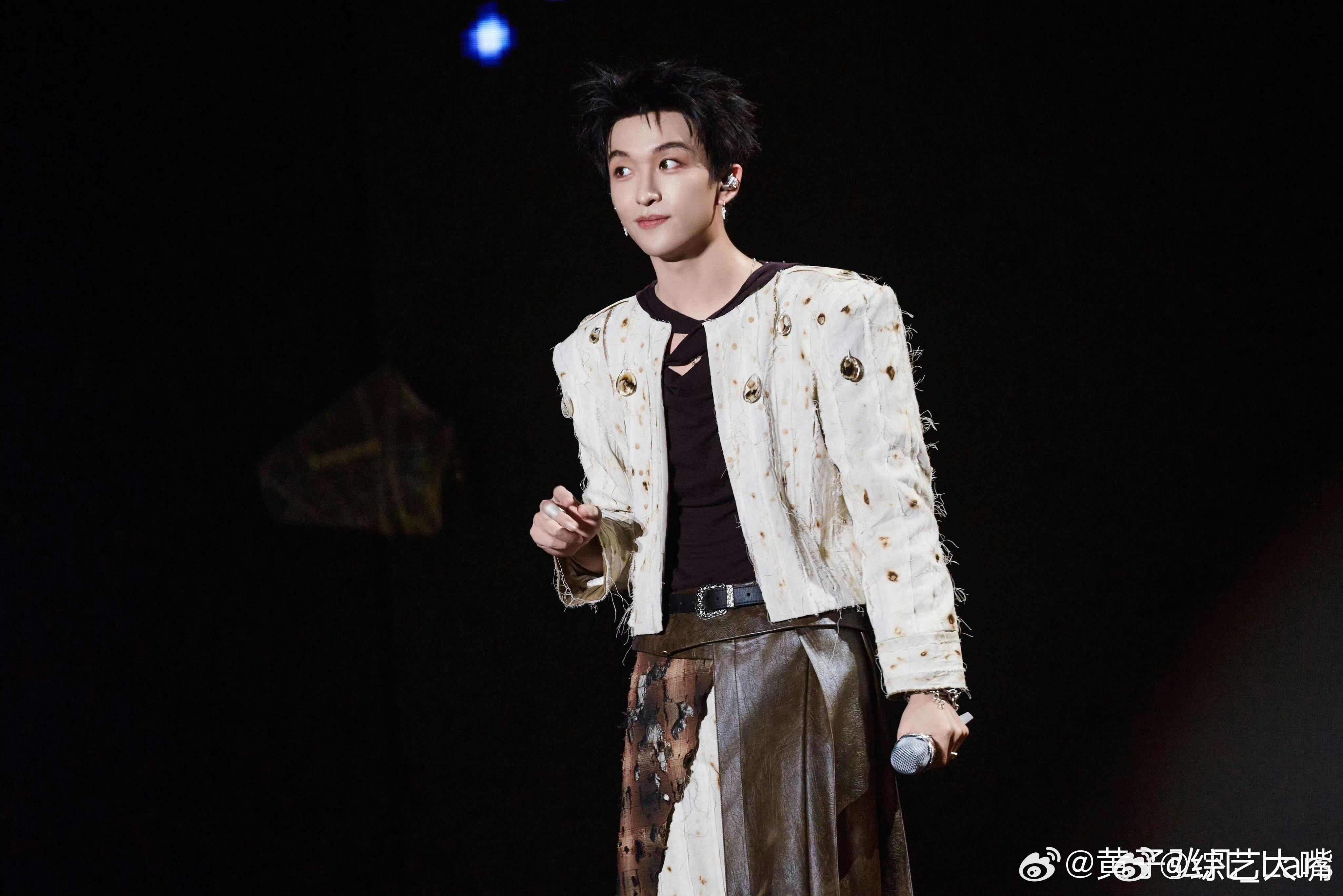 曝黄子弘凡歌手决赛帮唱艾略特网传歌手决赛舞台迎来合作，黄子弘凡与艾略特同台，美声
