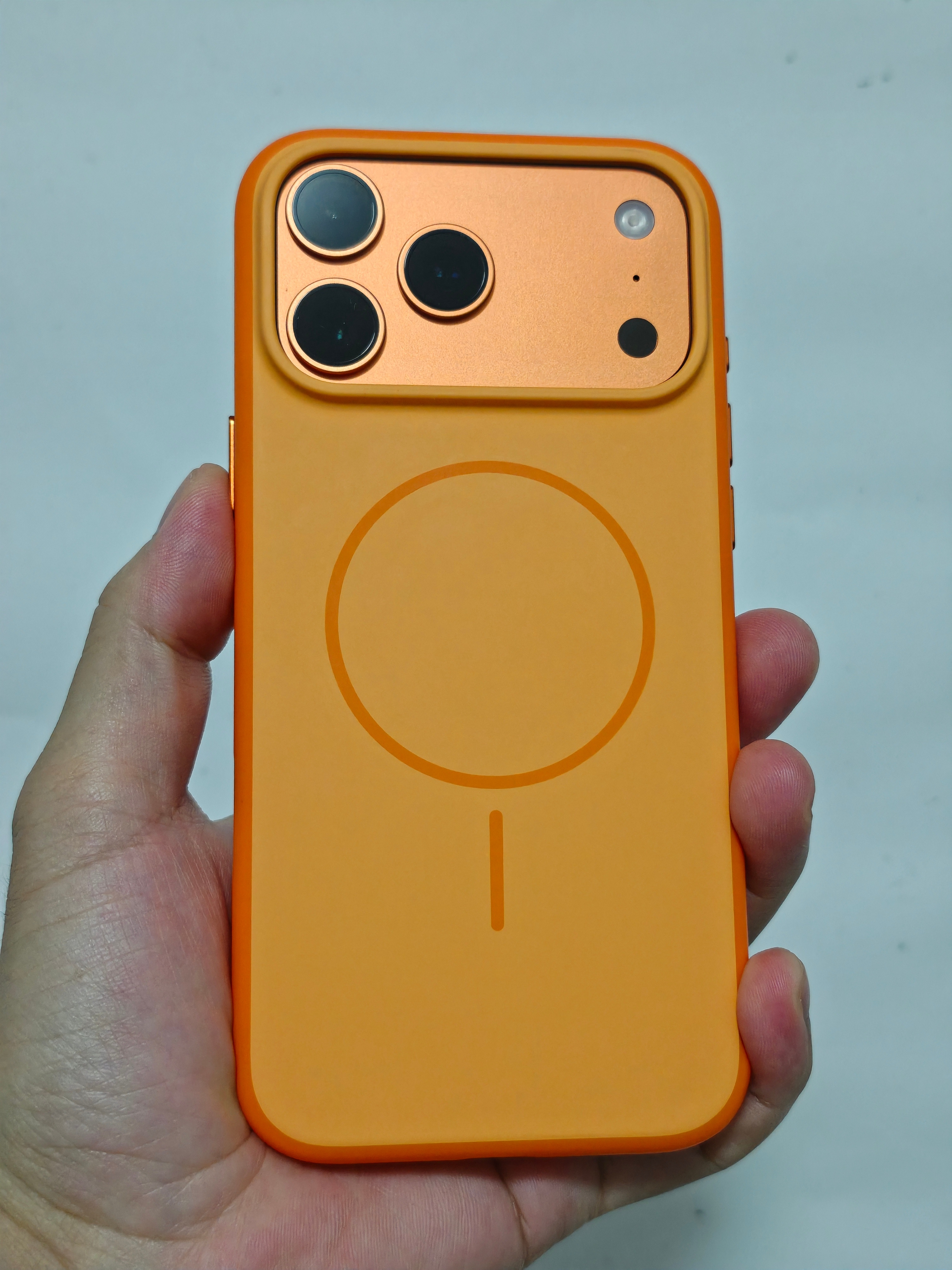 iPhone 17 Pro max一定要买橙色，手机壳也得是橙色 ​​​
