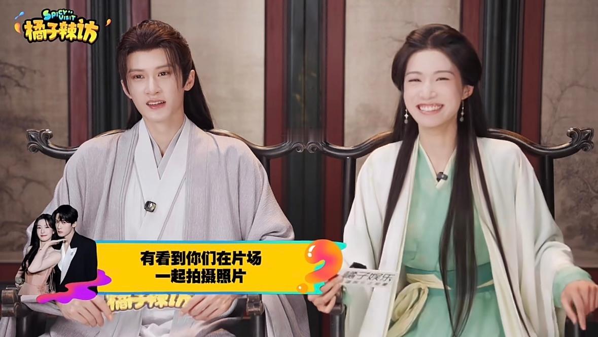 檀健次说卢昱晓是他片场的专属模特被《何不同舟渡》两人片场互动甜到！檀健次片场专属