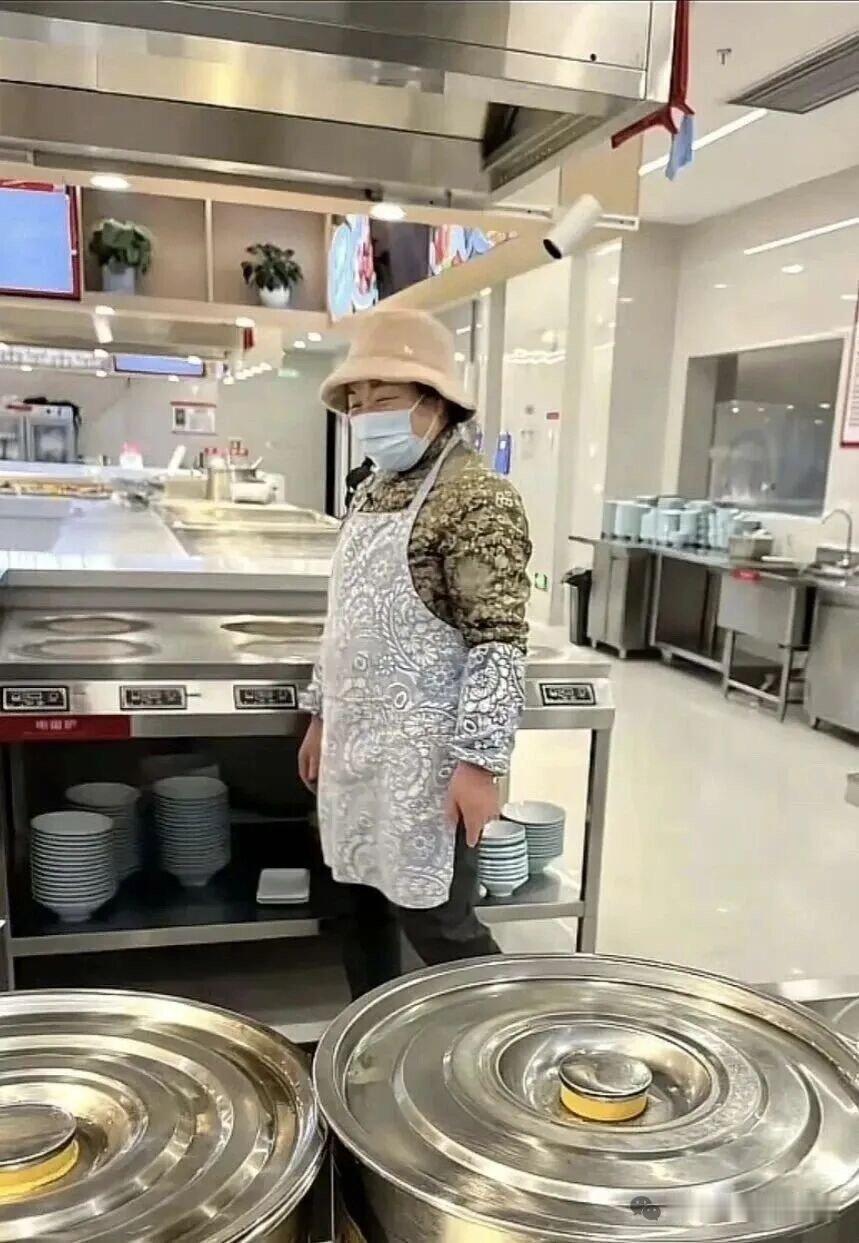 每代人都有每代人的活法，很多有钱的老人只是想做真实的自己，一辈子的生活习惯很难改