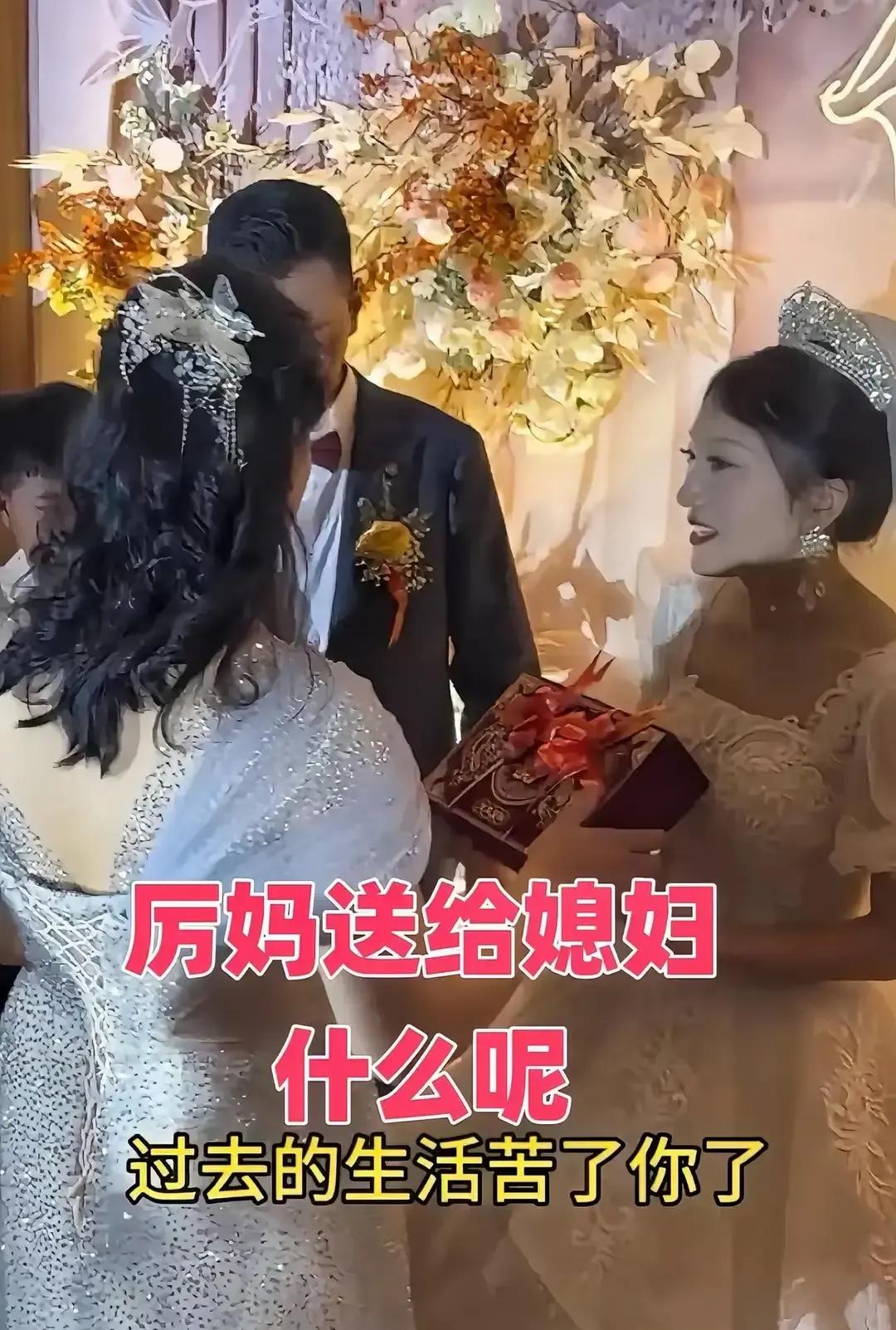 厉爸厉妈给找回的儿子厉怀远补婚礼，4月5日河南老家席开三十桌，红灯笼从村口挂到院