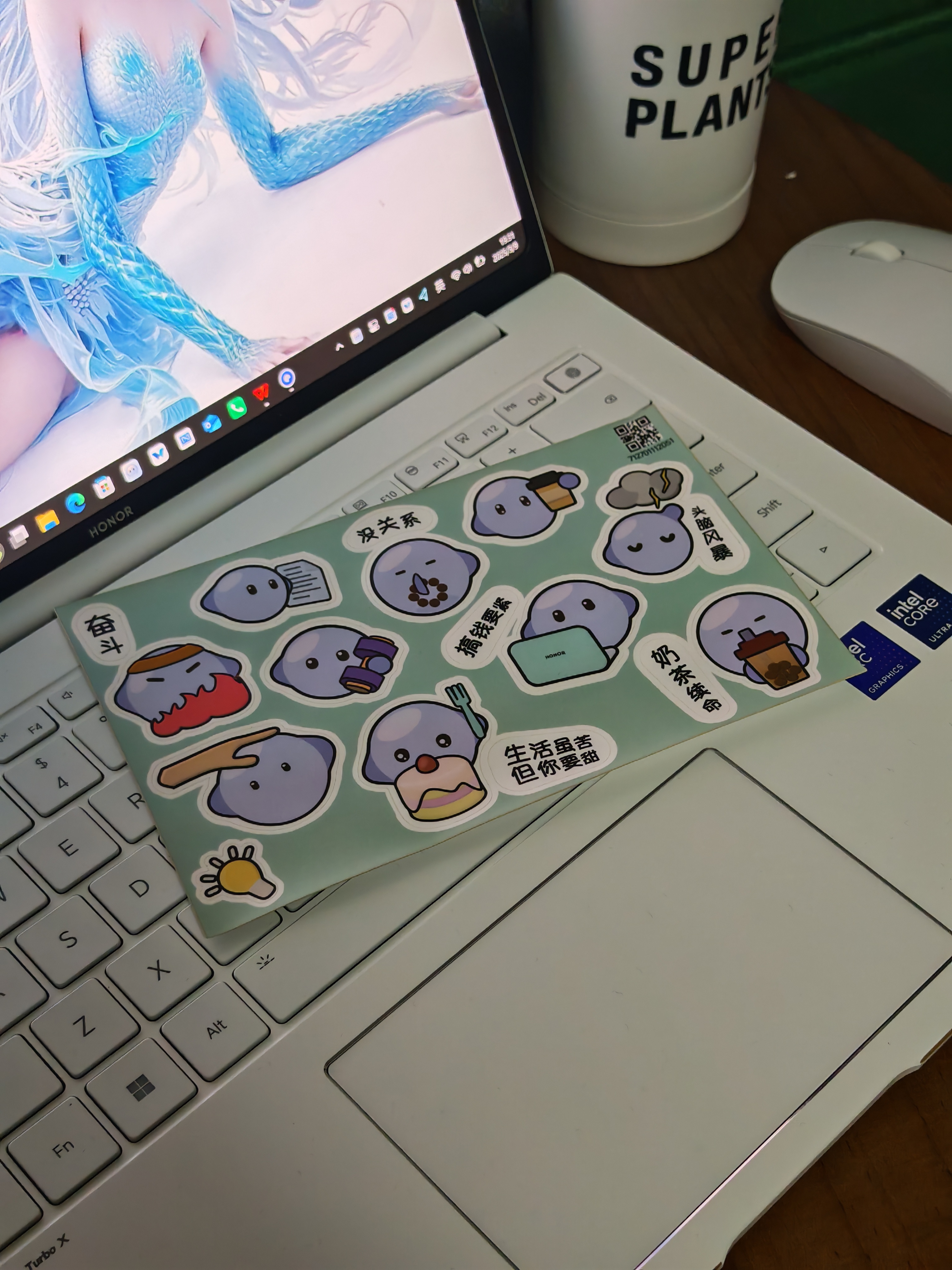 突然想起来这次荣耀MagicBook Pro 14还送了YOYO贴纸，那我可以贴