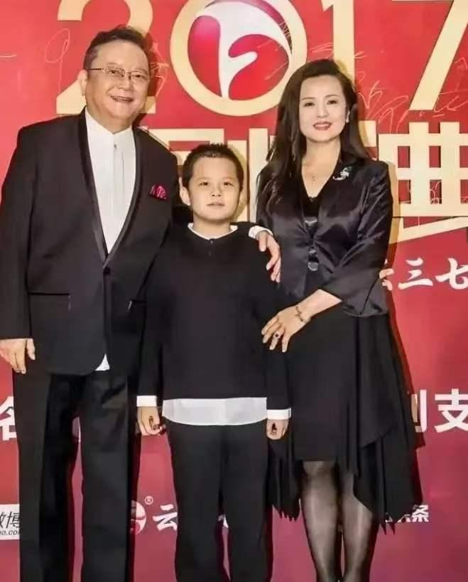 77岁的王刚，60岁的时候得了一子，本以为晚年可以安享清福，没想到现在17岁的儿