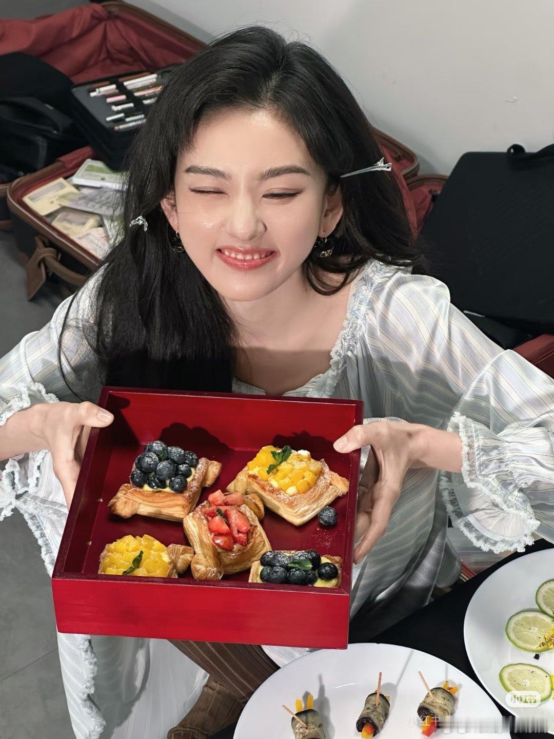 宋祖儿老吃家了谁被宋祖儿天津vlog狠狠种草，不愧是老吃家，熟知各类本地美食。不
