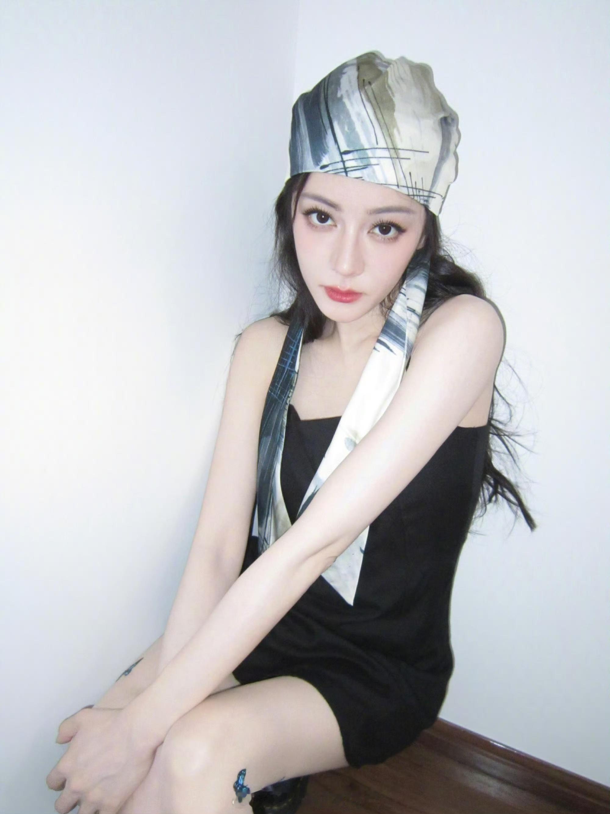 迪丽热巴[超话]迪丽热巴cool女孩上线迪丽热巴蝴蝶贴纸 ​迪丽热巴cool女孩