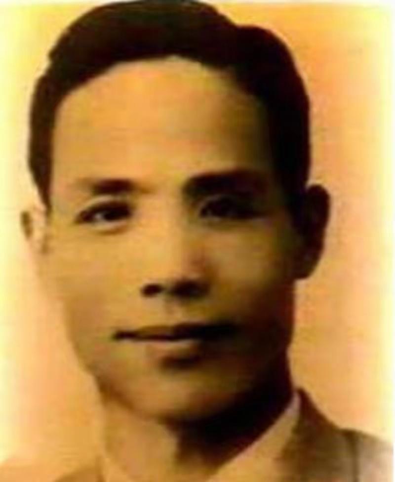 吴石的后人有点意思，明明父亲是潜伏台湾的烈士，大名鼎鼎的 “密使一号”，儿子吴韶