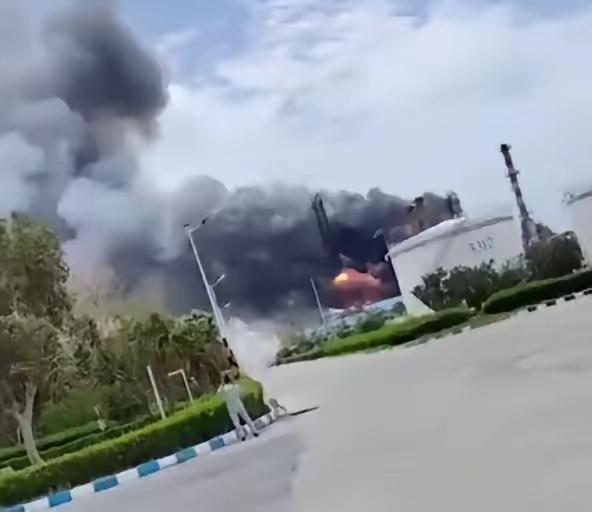 阿联酋独自对伊朗开战了，出动大批幻影和翼龙2，德黑兰果断猛烈报复！
​4月8日，