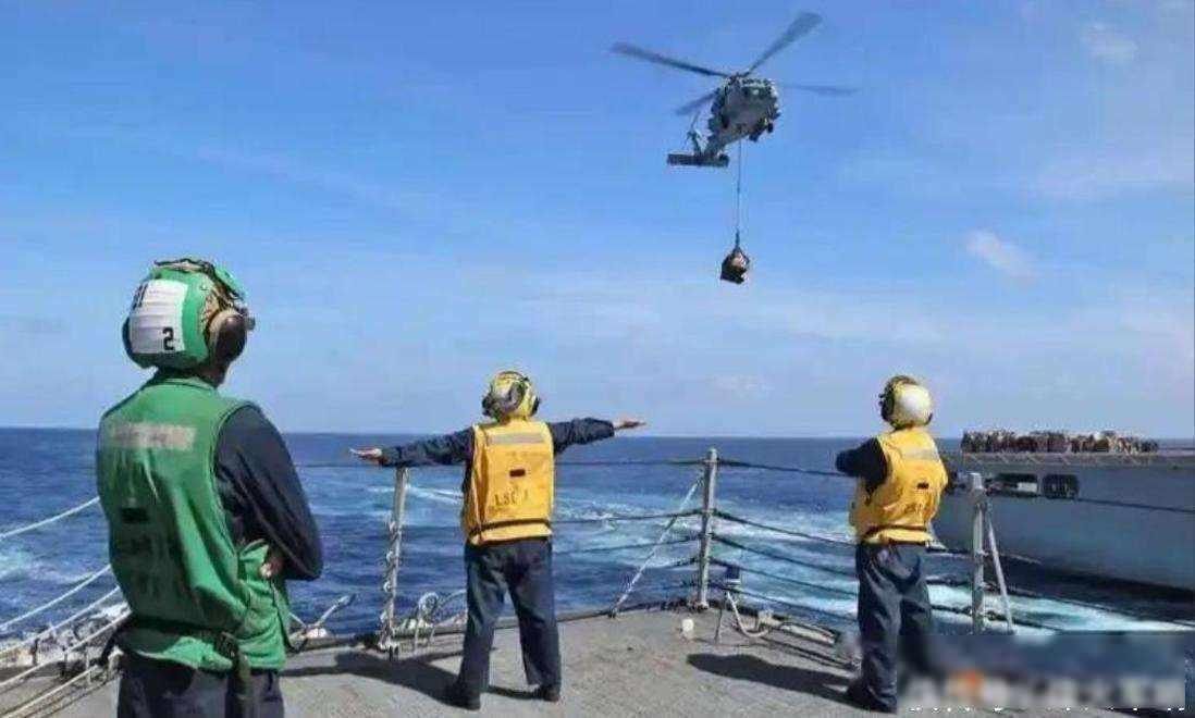 美军坠机，军饷停发，中国被求帮忙打捞

2025年10月中旬，美国国防部长正在亚