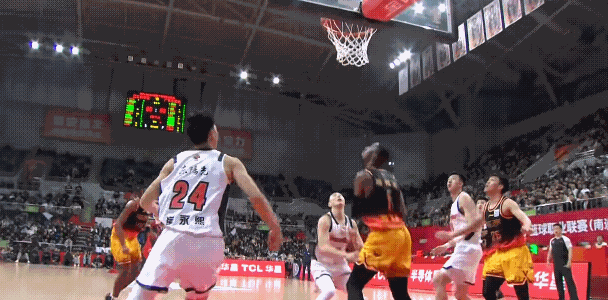 强烈怀疑崔永熙这一下是为了刷篮板，否则以崔永熙的能力不可能连续三次投篮都投不进！