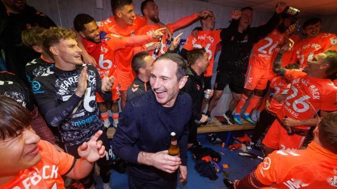 考文垂升超 昨晚英冠考文垂客场1-1战平布莱克本，提前三轮锁定冠军，顺利升入英超