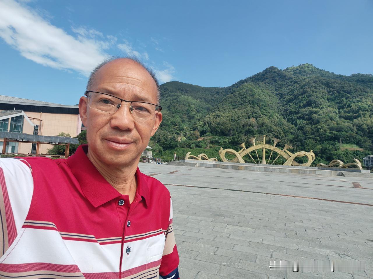 流浪贵州第51天
   今天早上7:00就起床了，洗洗刷刷到7:20就开车离开册