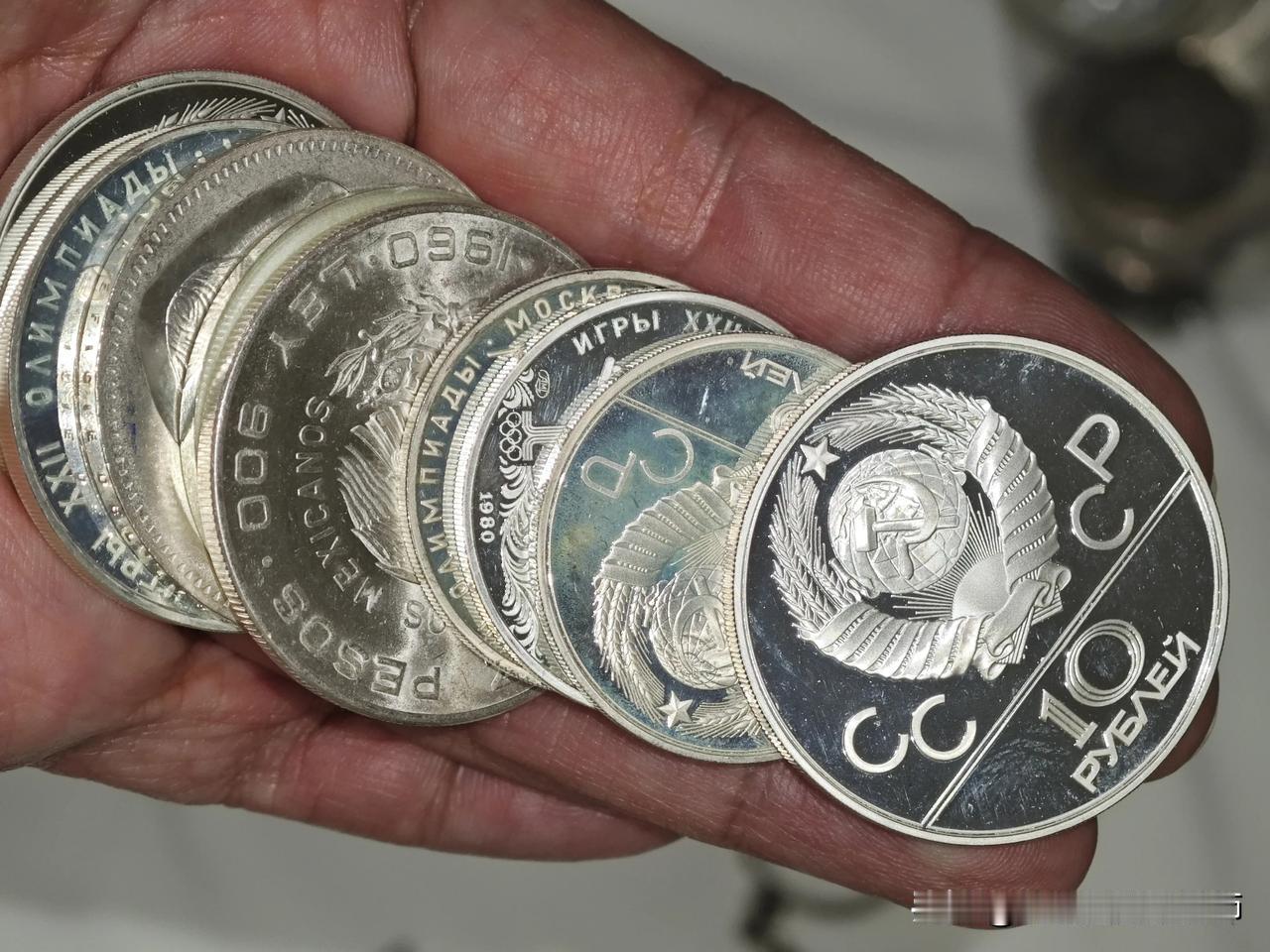 银价崩了！抄底老银币、老银器的机会来了！
 
家人们谁懂啊！银价这小祖宗真的太能