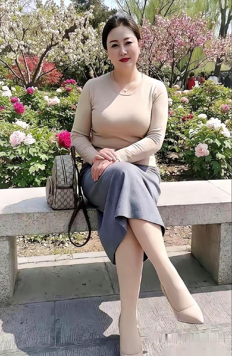 成熟稳重的高品质美女图片分享