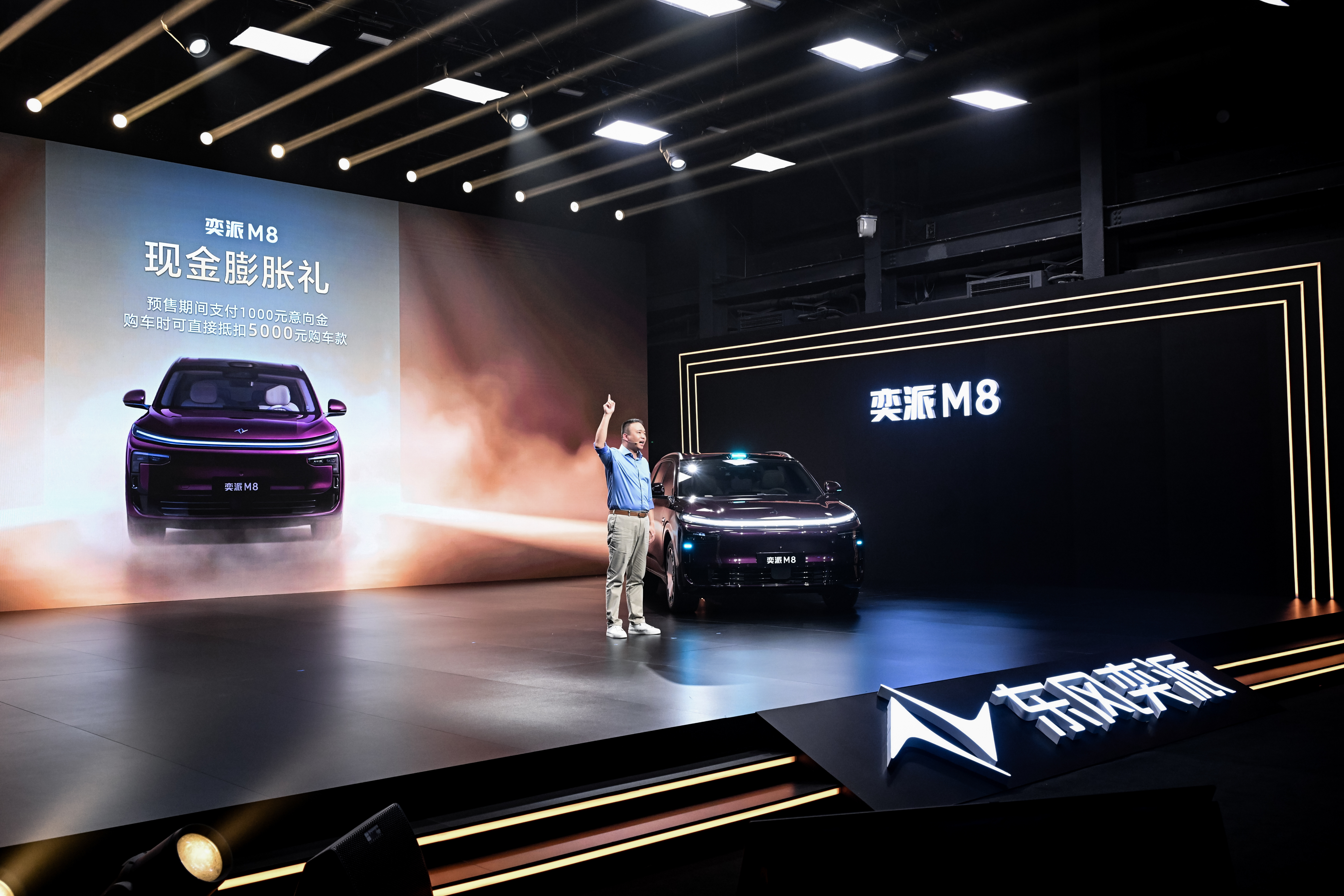 可以呀，19.98万起，关键是华为乾崑六件套直接拉满，二排头等舱座椅、800V平