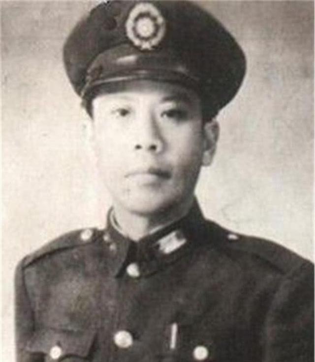 黄百韬被粟裕大军包围拒不投降，临终前叮嘱杨廷宴：我有三件事至今不解
1941年1