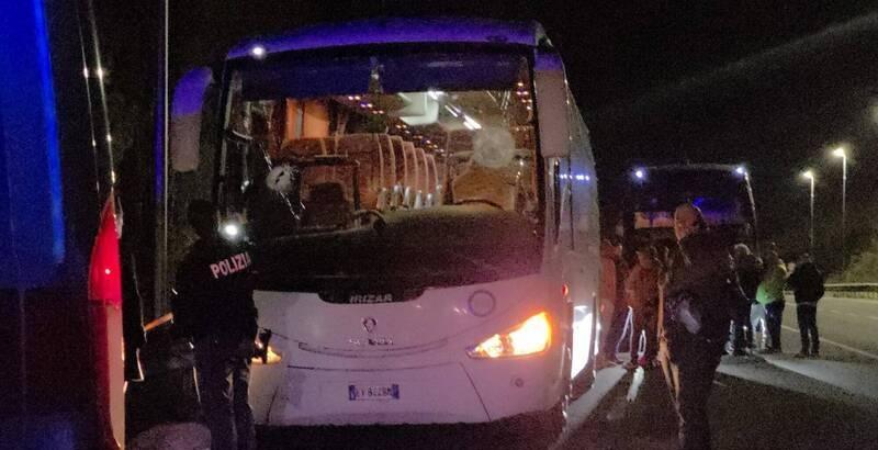 【意大利篮球赛爆恶性事件 对方球迷投掷石块致司机身亡】海外新鲜事
意大利篮球甲级