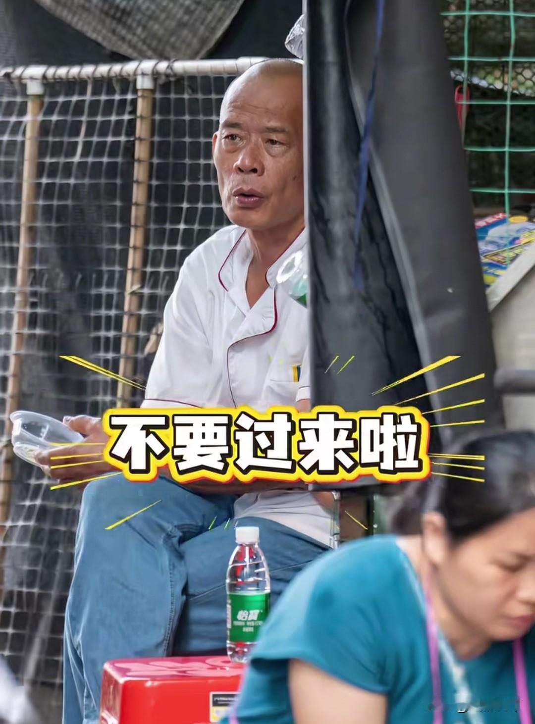 老莫这次你想穷都难，连中国铁路都开始宣传莫氏鸡煲了，4月13号下午，中国铁路官方