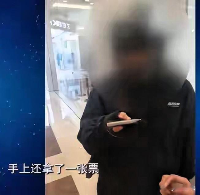 上海，一男子在送货平台下单，要将总价值83000元的6台平果手机送到客户手里，骑