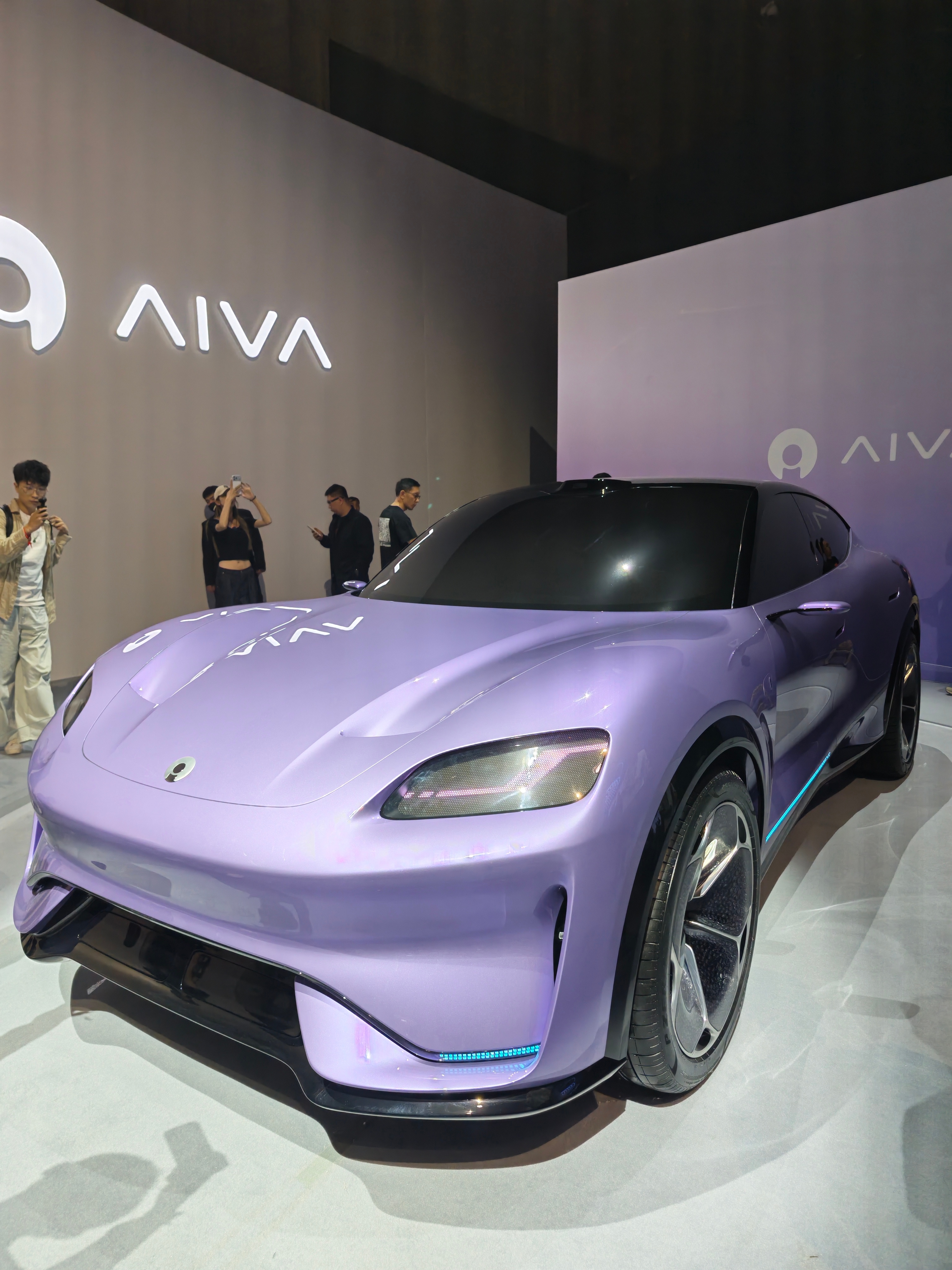 赛豆科技旗下品牌 AIVA，首款概念车实车，第一眼的感觉就是大，尺寸真不简单，视