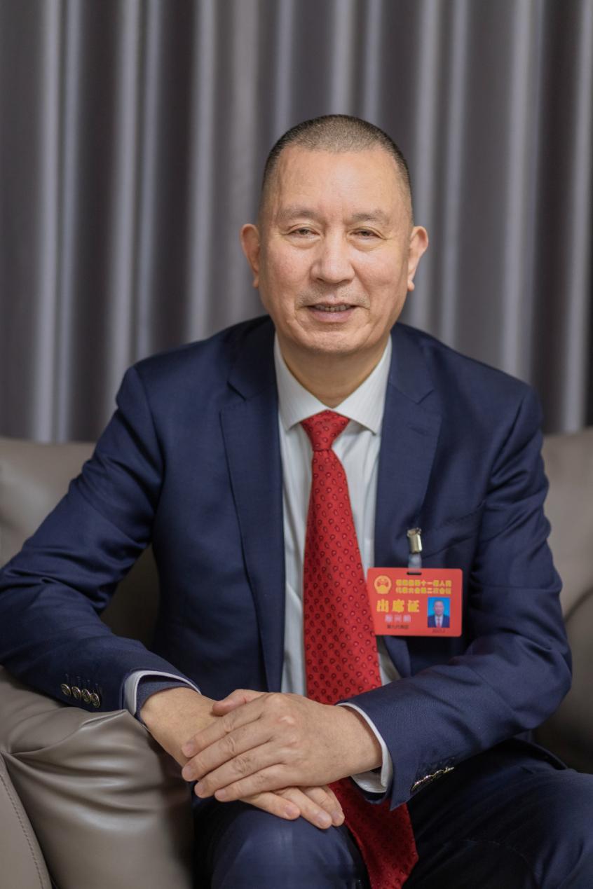 【温州知名董事长捐1000万！】9月10日第42个教师节，苍南县硕鑫建材董事长殷
