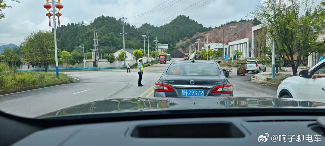 这功能好比好肉埋在饭里，那么好的功能，用户多半还是0感知体验，传播上智驾说比肩A
