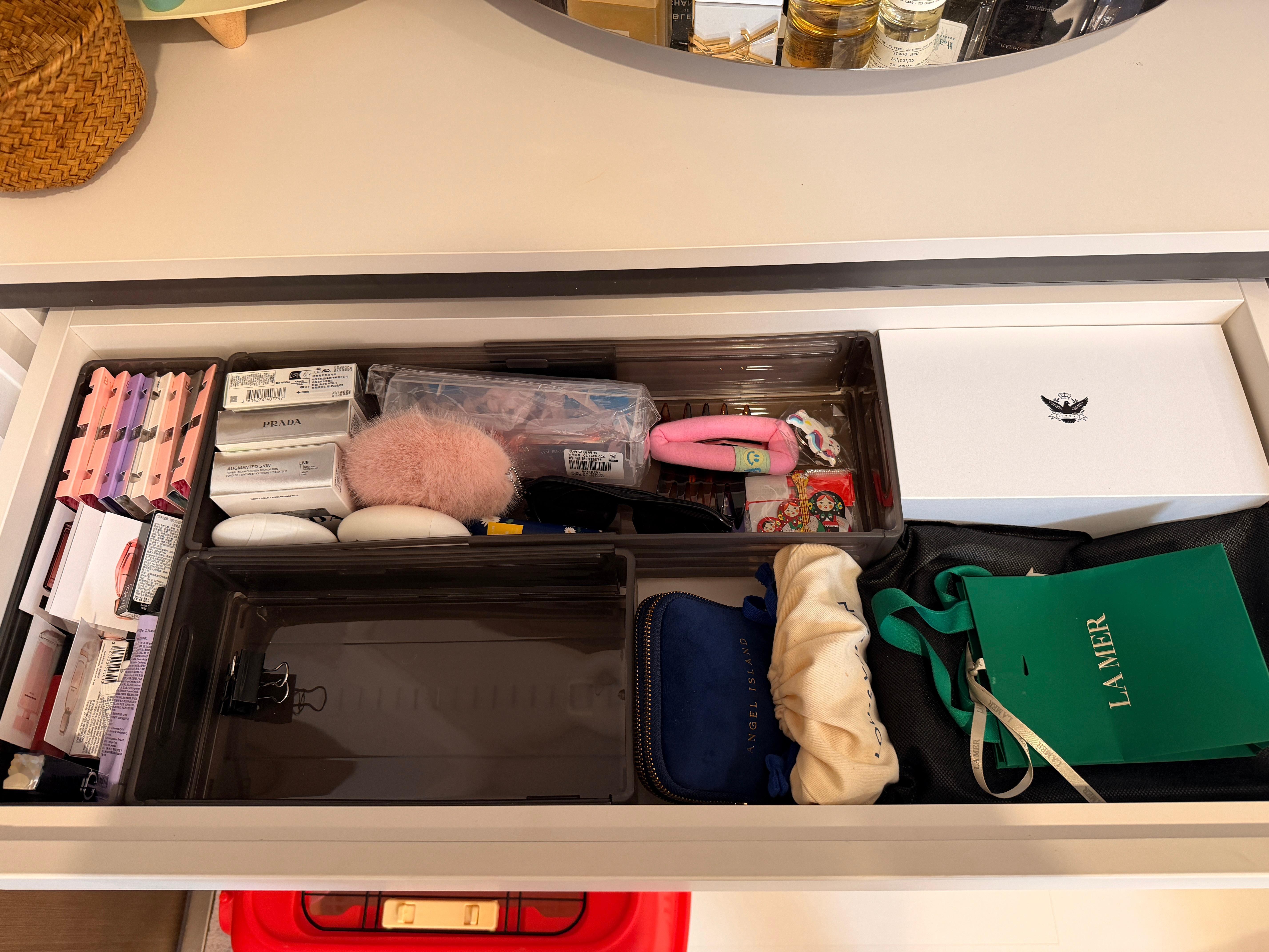 工作室一角，有没有觉得【极度舒适】？整整齐齐干干净净是我的执念开工第一天☝🏻把