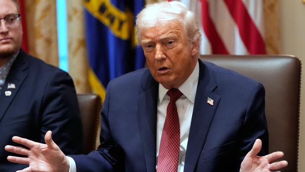 美国总统特朗普恼羞成怒，直接威胁中国，严禁向伊朗出售武器，中国马上否认向伊朗出口