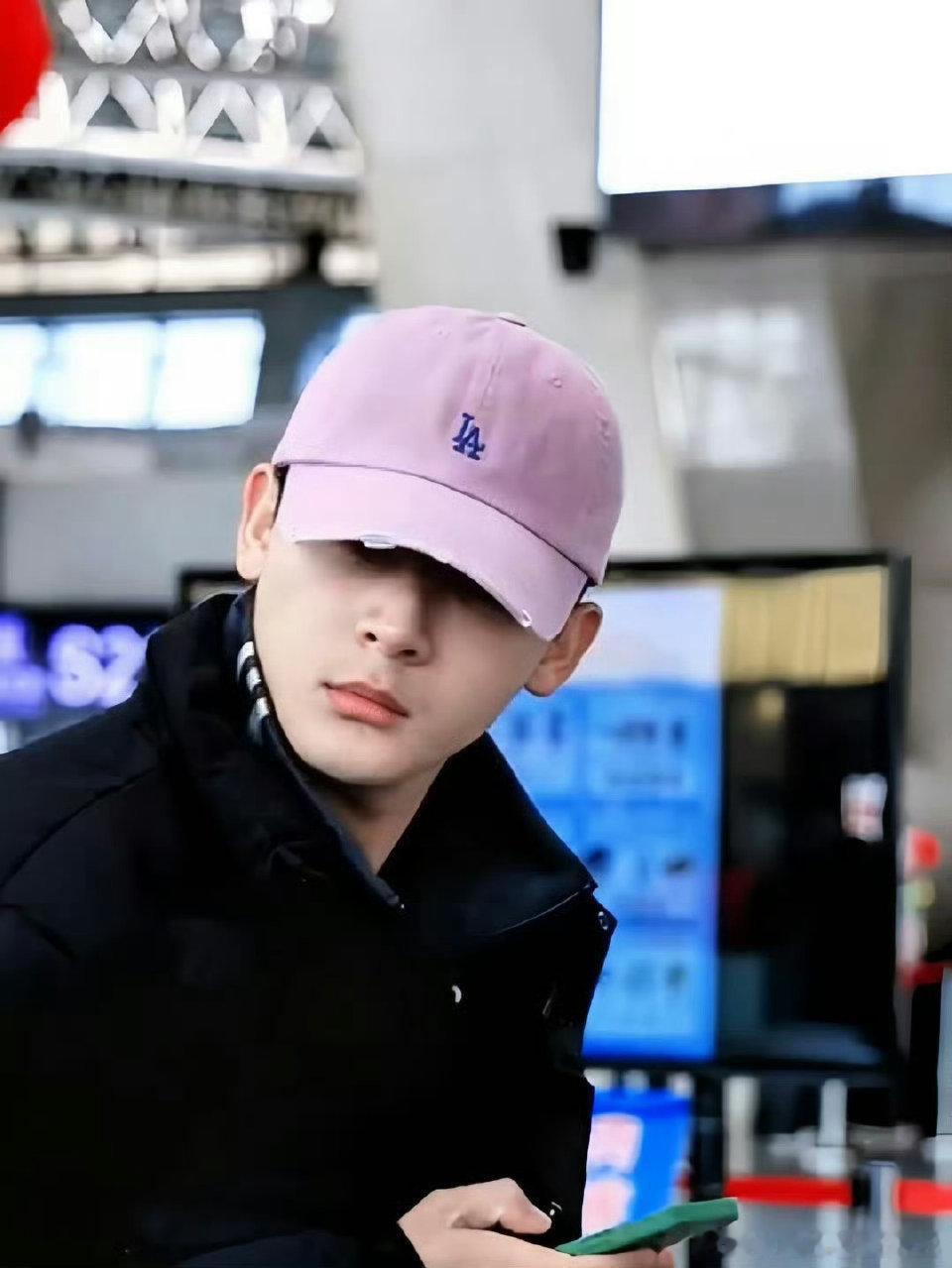 张晚意 看到小超话的召唤就带着新鲜晚来了 