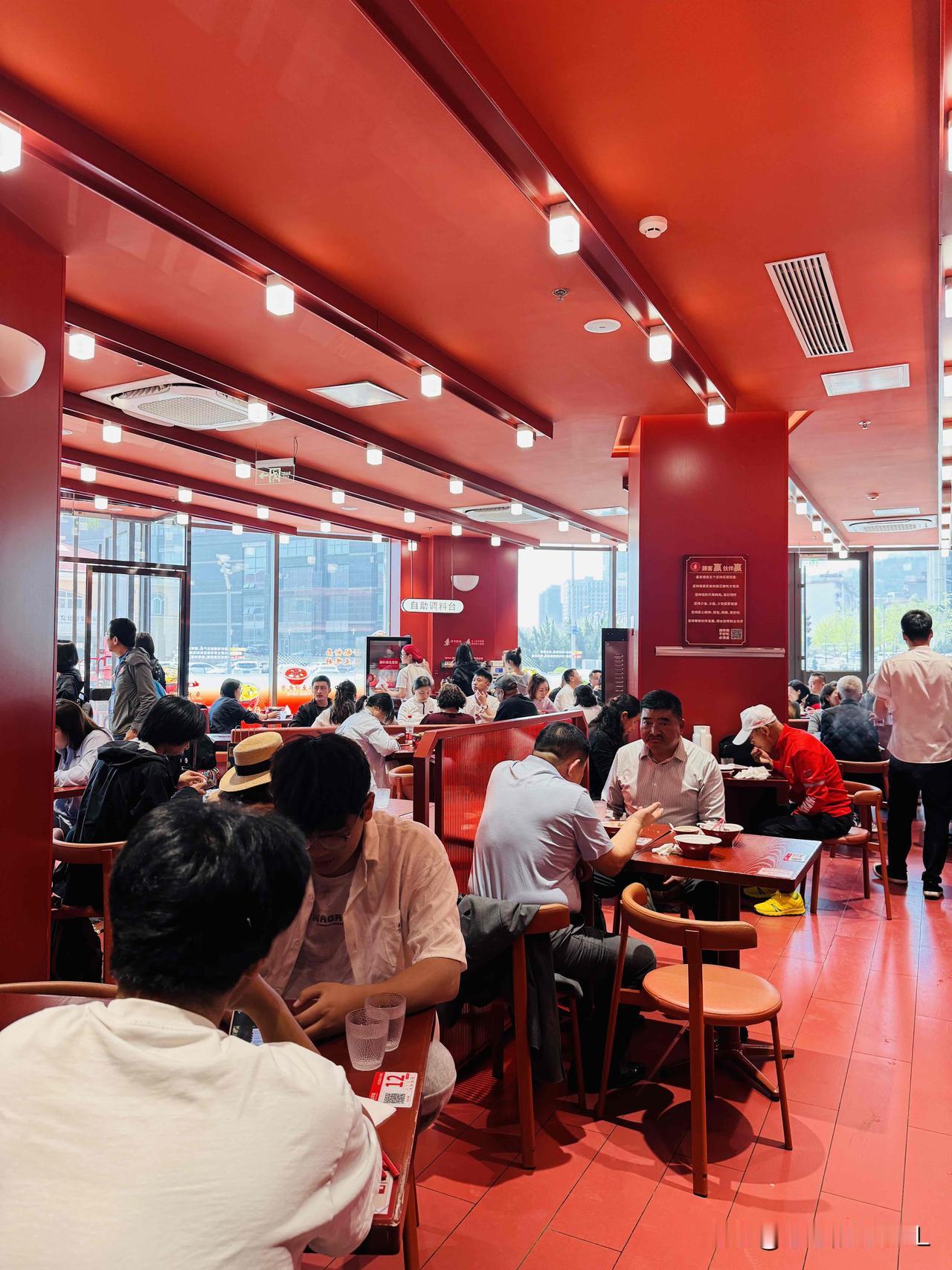 打满鸡血的一天。

昨晚，住在抚顺的弟弟家大儿子打来电话，说他和女朋友明天来大连