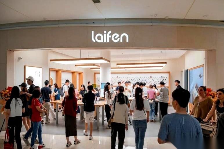 这两年的小家电价格，正把以前花大价钱追新款的人，结结实实地“上了一课”。
朋友死
