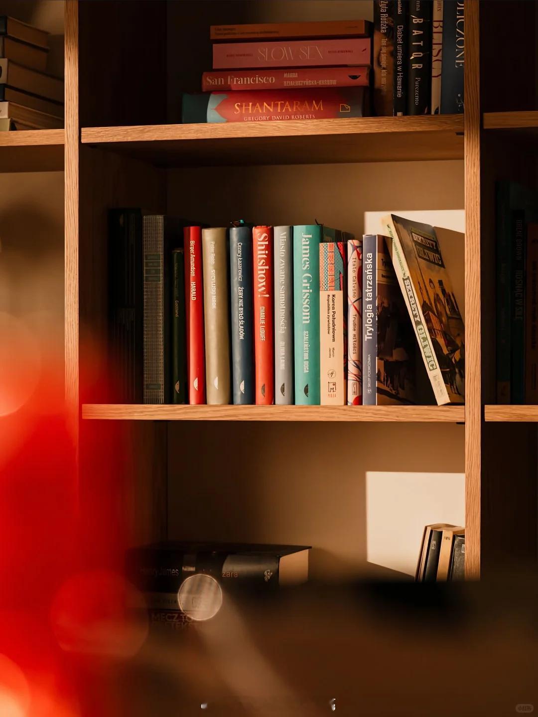 没有书架的家庭对于下一代的影响在这个时代，没有看书习惯的小朋友，更容易被电子产品