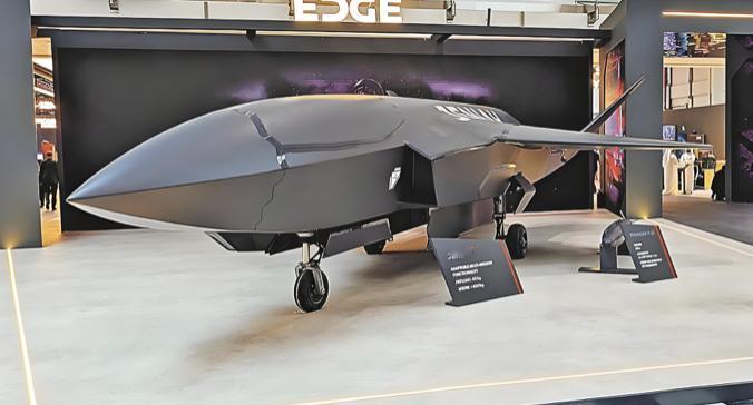 从蜗牛到闪电！喷气式无人机搅动天空风云。
以前那些靠螺旋桨转着飞的无人机，速度慢