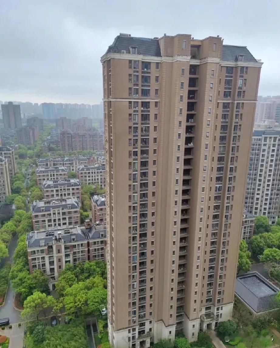 网友：合肥房价暴跌，网友直呼再跌就受不了了！面对房价下跌，你是否也有同样的困扰？