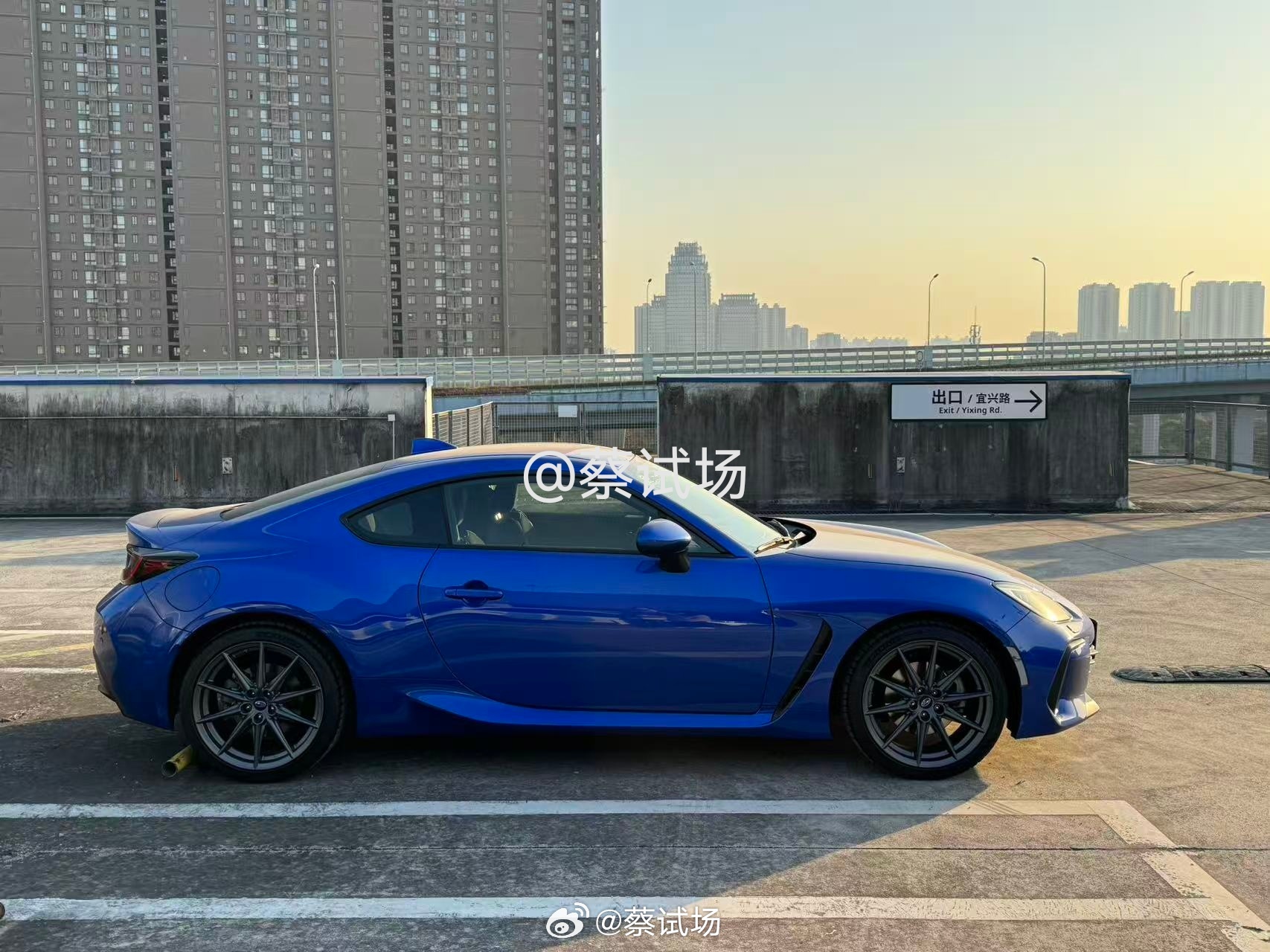 宜家宁波的整栋楼在卖。我觉得搞汽车公园太合适了。能买车卖车，能维保汽美改装，能宣