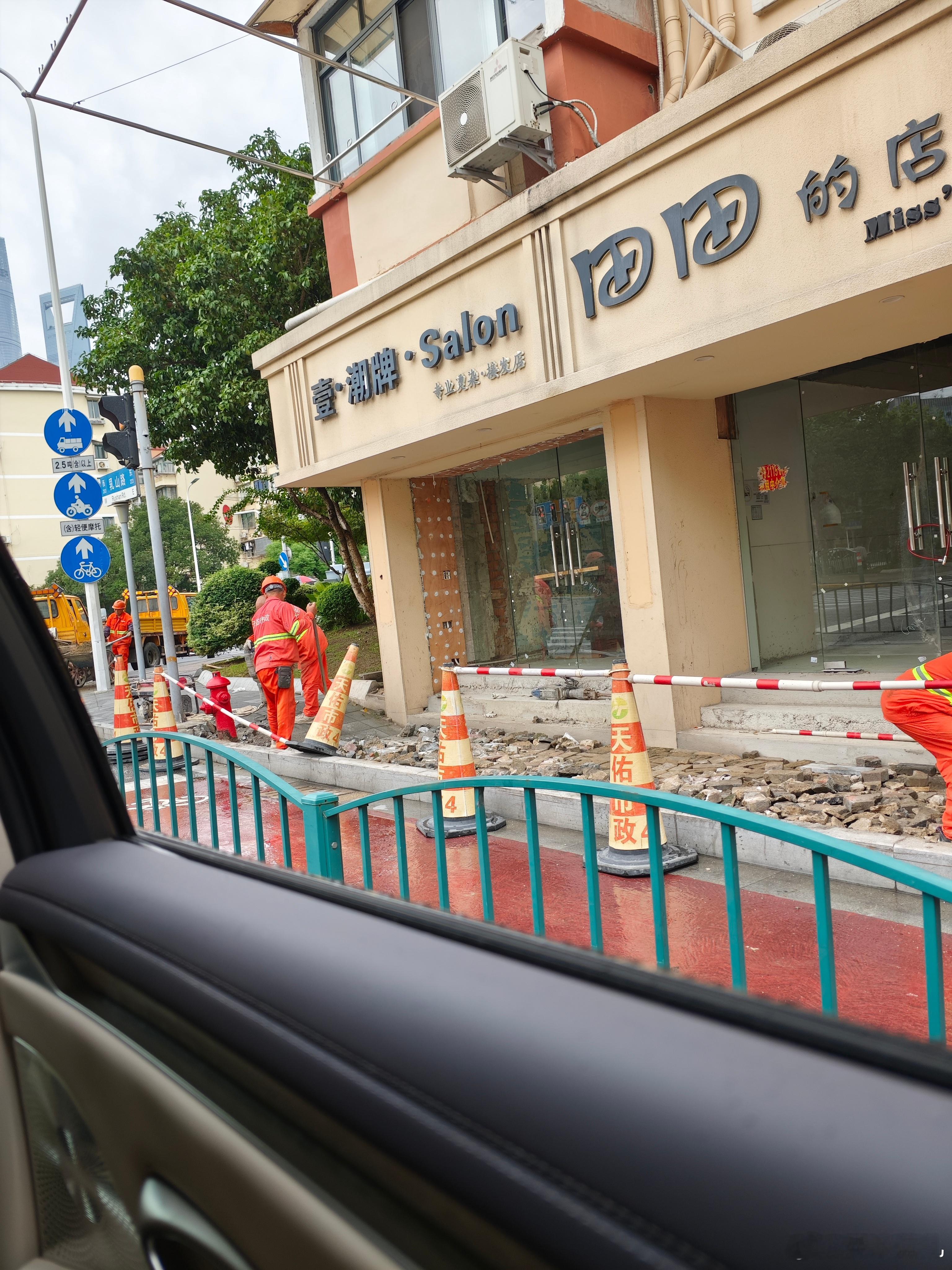 冰薇甜儿[超话] 激励自己的人生金句 :“路在脚下，梦在前方，勇敢前行，无所畏惧