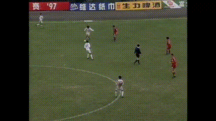 高峰传球，姜峰的诡异抽射[击掌][击掌]
97年甲A，广州太阳神对阵前卫寰岛队。