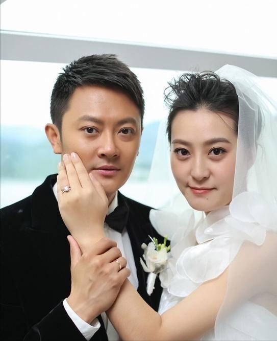 2015年，印小天花了400万元娶的老婆哈琳娜。直到孩子出生后，才发现自己的老婆