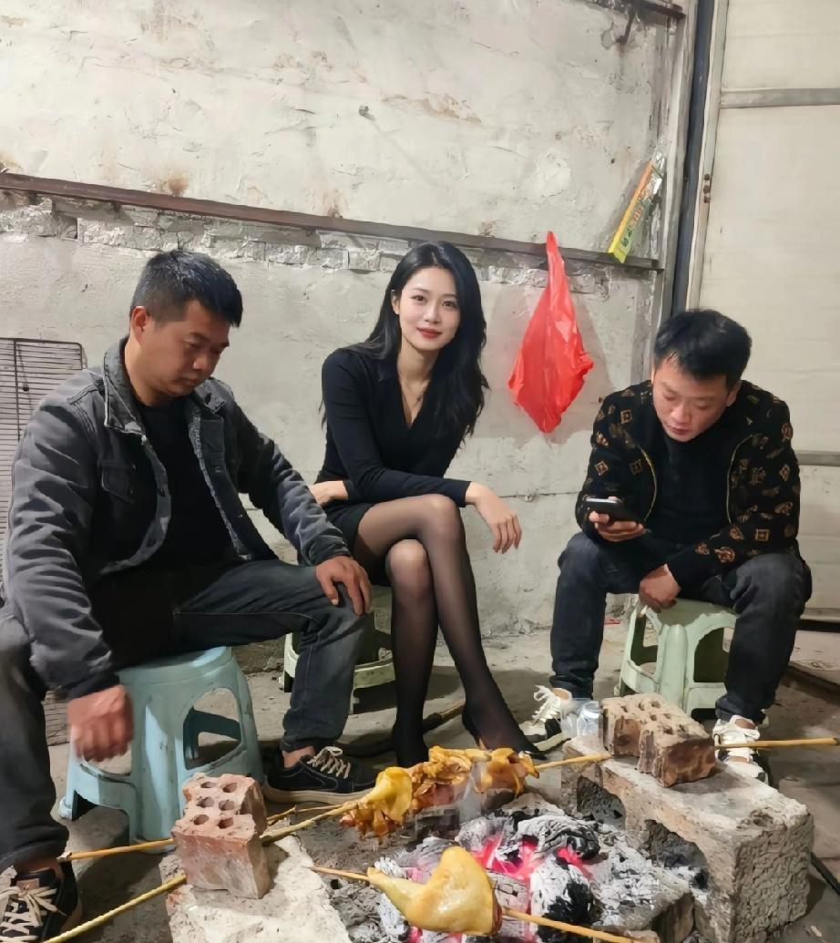 我感觉他们都没有心思烤肉啊！只能说小姐姐太有气质啦！