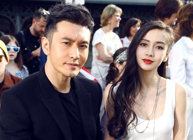 在9月22日的一档综艺节目中，黄晓明罕见地提及了前妻Angelababy。在谈到