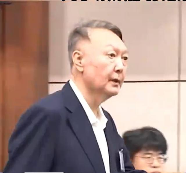坏消息：尹锡悦是在牢房里过的中秋节。
更坏的消息：金建希也是牢房里过的中秋节。
