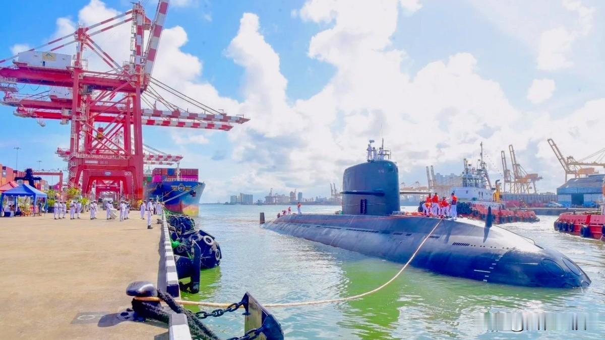 巴基斯坦汉果号潜艇在阿拉伯海完成潜射导弹实弹测试，引发中东关注

据巴基斯坦广播