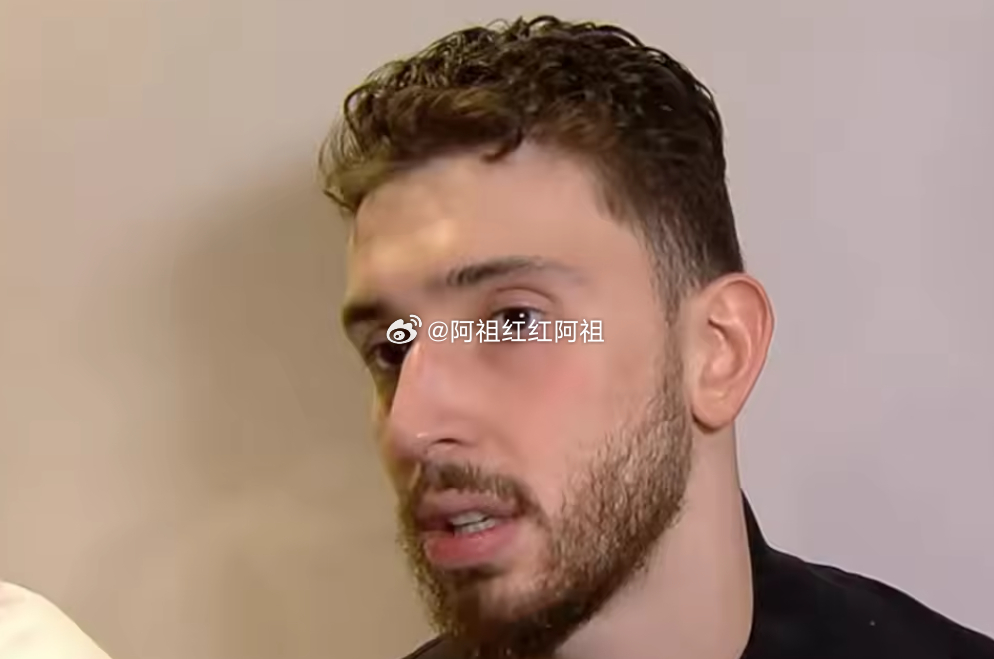 NBA常规赛，火箭今日客场134-102大胜鹈鹕。本场比赛，火箭球星申京发挥出色