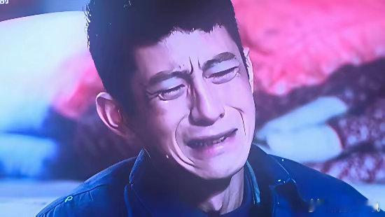 看《依依向北风》，曲芳菲刚生下女儿，就因为大出血没挺过去，这孩子刚落地就没了娘，