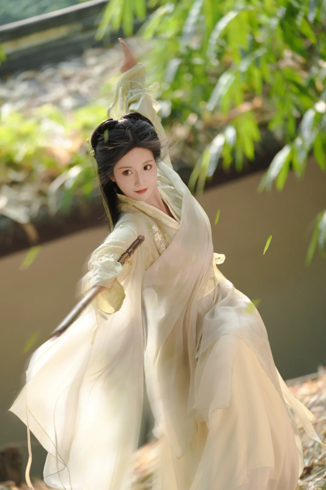 “师兄，出招吧！”