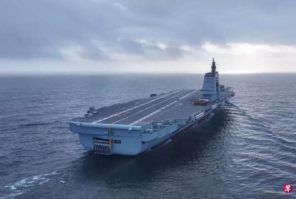 新加坡联合早报今日（12月22日）报道：“中国第三艘航空母舰福建号正式入列一个多